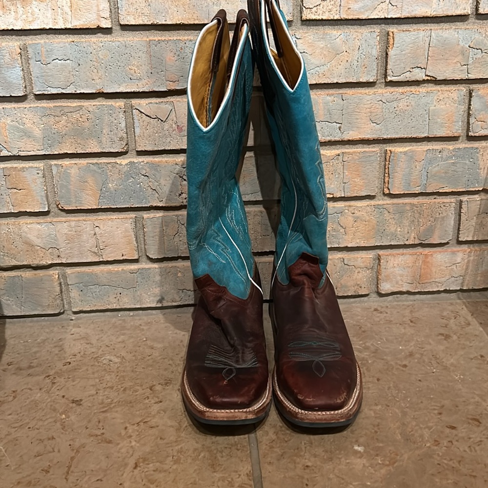 Cinch cowgirl boots. - Picture 2 of 7